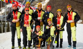 Alle Medaillengewinner*innen im Biathlon und Skilanglauf plus die Trainer Ralf Rombach und Michael Huhn