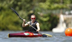 Edina Müller im Kajak
