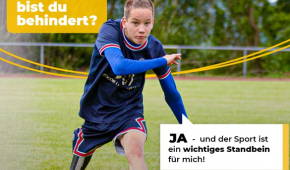 in junger Fußballer mit Prothese beim Torschuss - dazu eine Sprechblase mit der Frage "Alter, bist du behindert?" sowie der Antwort "Ja - und der Sport ist ein wichtiges Standbein für mich"; unten im Abbinder steht: #StarteDeinenWeg auf parasport.de