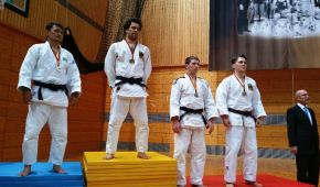 Siegerpodest der Klasse bis 73 Kilogramm: Nicolai Konrhaß (zweiter v.l.) und Tim Meiss (zweiter v.r.)