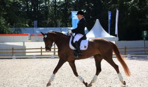 Heidemarie Dresing auf dem Pferd beim Teamwettbewerb