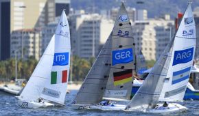 Der 50-jährige Heiko Kröger aus Hamburg konnte im Kielboot mit Einerbesatzung (2,4mR) mit einem zehnten Platz, einem siebten Platz und einem sechsten Platz den Anschluss an das Führungstrio nicht halten. I