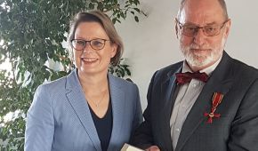 Jupp Vallendar und Bildungsministerin Dr. Stefanie Hubig