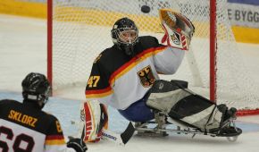 Goalie Simon Kunst