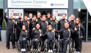 Das deutsche Para-Badminton-Team an historischer Stätte in Stoke Mandeville