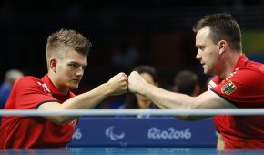 Tom Schmidberger und Thomas Brüchle feiern einen Punktgewinn.