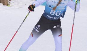 Johanna Recktenwald auf Ski im Schnee