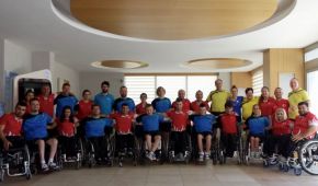 Alle Athleten auf einem Gruppenbild