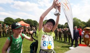 Große Freude über den gewonnen Pokal beim SPORTIVATIONSTAG