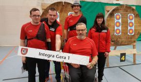 Gruppenfoto von fünft Bogenschützen des Vereins Integra Gera
