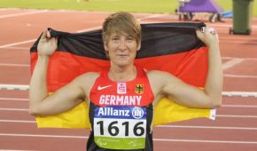 Franziska Liebhardt mit Deutschland Flagge