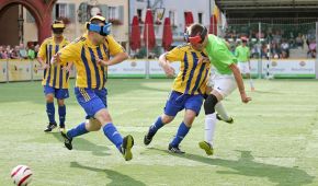 Spannende Szenen im Blindenfußball © Carsten Kobow