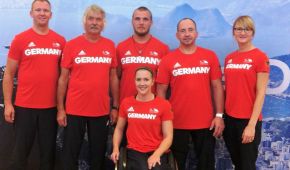 Das deutsche Kanu-Team bei der Einkleidung in Hannover