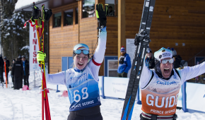 Clara Klug und Martin Härtl jubeln über ihre dritte Goldmedaille
