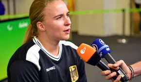 Rollstuhlbasketballerin Mareike Miller im Interview mit ARD und ZDF