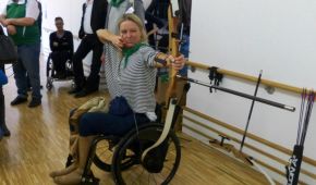 Kirsten Bruhn beim Bogenschießen