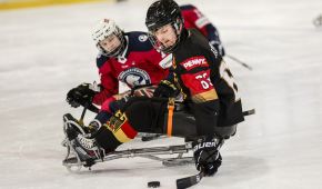 Lukas Sklorz in Aktion beim Para Eishockey-Länderspiel gegen Norwegen