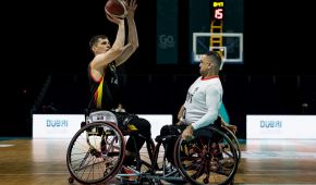 Die deutschen Rollstuhlbasketballer haben bei der WM zum Auftakt zwei Siege gefeiert.