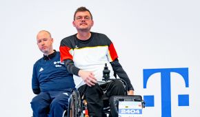 Boris Nicolai und Stephen McGuire blicken dem Ball hinterher