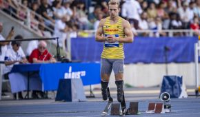 Johannes Floors steht vor dem Startblock und wartet auf den Beginn seines 400 Meter WM-Finals