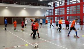 Schnuppertraining beim Tag des Fußballs für Menschen mit Behinderung