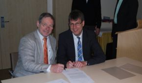 Dr.Karl Quade, DBS und Thomas Weikert, DTTB bei der Vertragsunterzeichnung