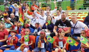 Gemeinsames Wiedersehen der deutschen Goalballer und der Kinder aus der Favela Vidigal