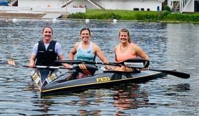 Edina Müller, Anja Adler und Felicia Laberer gemeinsam auf dem Wasser