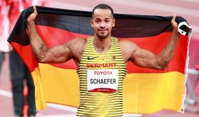 Léon Schäfer mit der Deutschland Fahne
