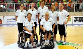 Holger Glinicki mit seinem Team © Andreas Joneck/DBS