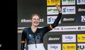 Marie Quellhorst bei der Siegerehrung auf dem Podium