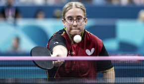 Sandra Mikolaschek beim Tischtennis.