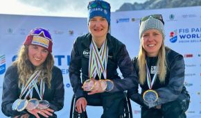 Anna-Maria Rieder, Anna-Lena Forster und Andrea Rothfuss mit ihren Weltcup-Preisen