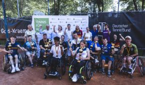 Gruppenfoto aller Finallisten der Deutschen Meisterschaften im Rollstuhltennis