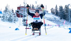 Anja Wicker beim Para Ski Langlauf in der Loipe.