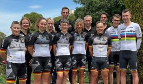 Gruppenbild des deutschen Teams beim Weltcup-Auftakt im sonnigen Australien