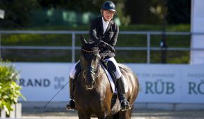 Heidemarie Dresing auf ihrem Pferd Horse24Dooloop